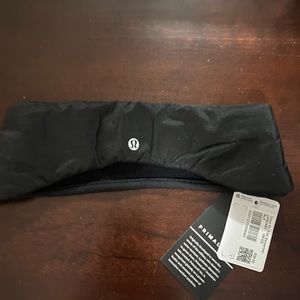 Lululemon down for it all ear warmer. New with tags. One size fits all